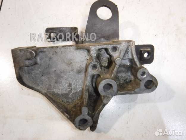 Кронштейн двигателя