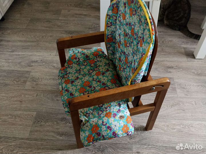 Стульчик и стол для кормления