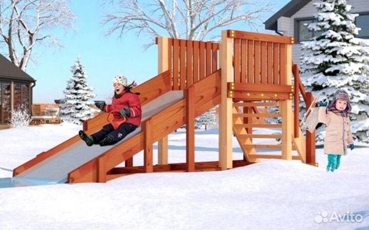 Зимняя деревянная горка 