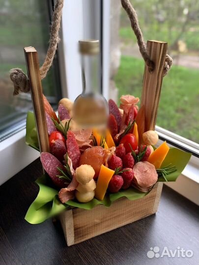 Съедобный букет в ящике