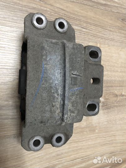 Опора подушка коробки передач volkswagen skoda VAG