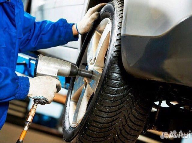 Работник шиномонтажа (шиномонтажник)