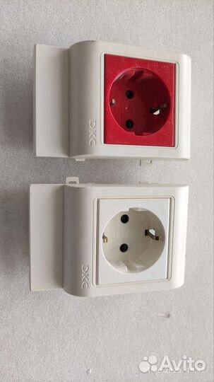 Розетка в кабель канал с рамкой