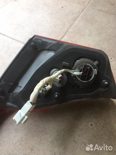 Фонарь задний левый внутренний Toyota Camry XV50