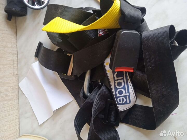 Ремень безопасности для гонщиков