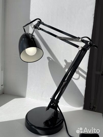 Лампа настольная