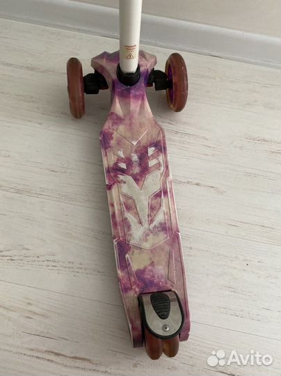 Самокат трехколесный Reaction