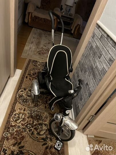 Детский велосипед с ручкой