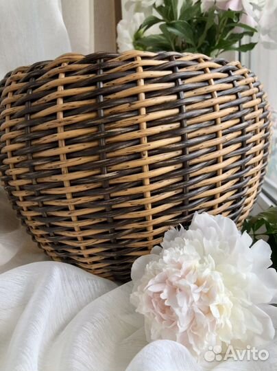 Кашпо из ротанга в наличии