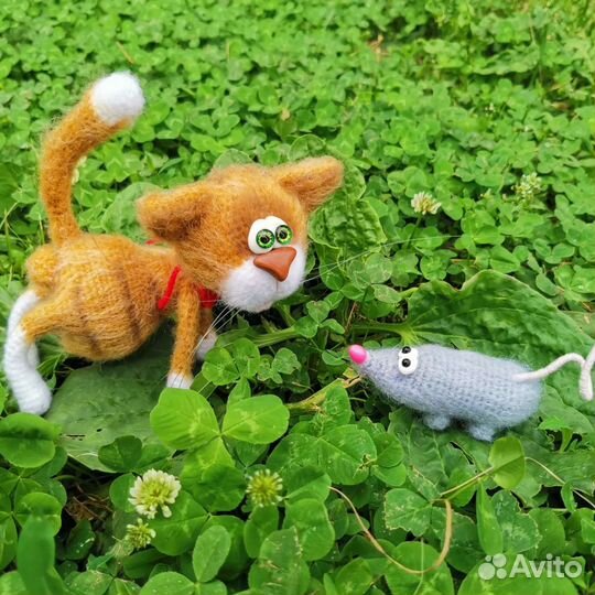 Кот с бубенчиками