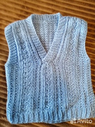 Жилет вязаный
