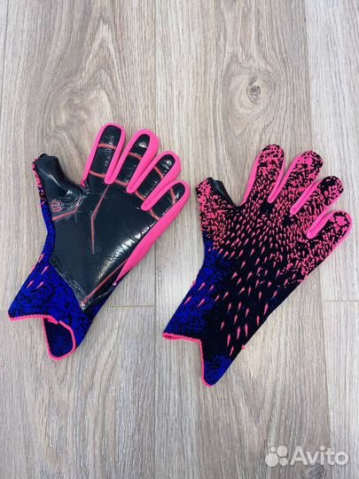 Вратарские перчатки