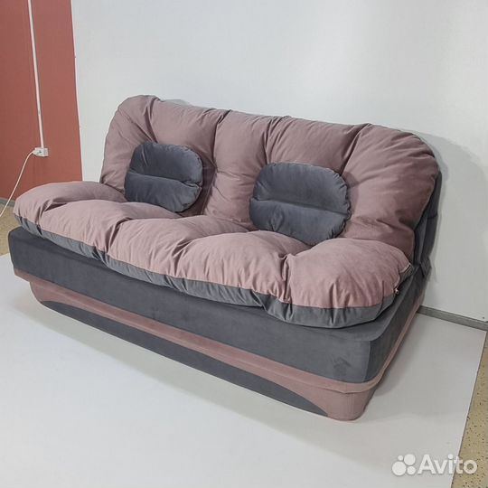 Бескаркасный диван