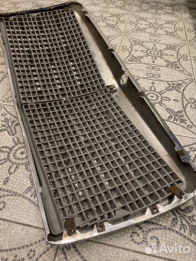 Решетка радиатора Мерседес w126 оригинал