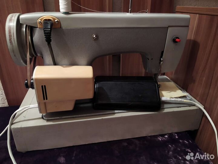 Швейная машина Чайка 3