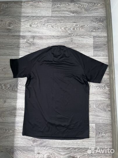 Спортивная футболка