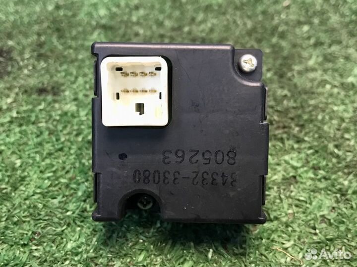 Кнопка аварийной сигнализации Toyota Camry XV40