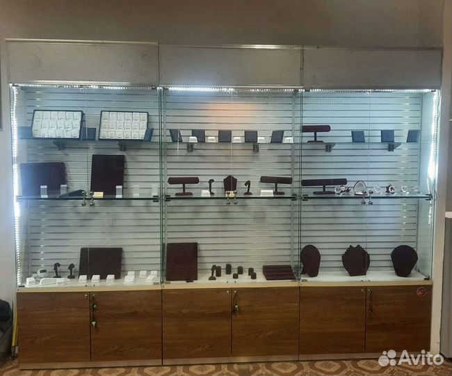 Шкаф стеклянный