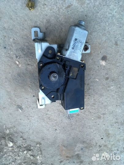 Мотор люка land cruiser 100