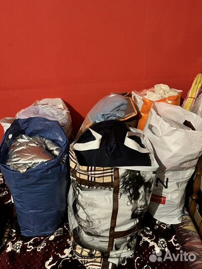 Пакеты с вещами