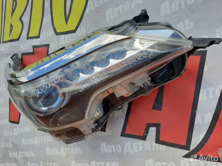 Фара правая Toyota Fortuner Bi-Beam LED 2016