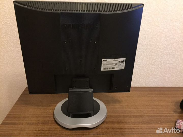 Монитор Samsung