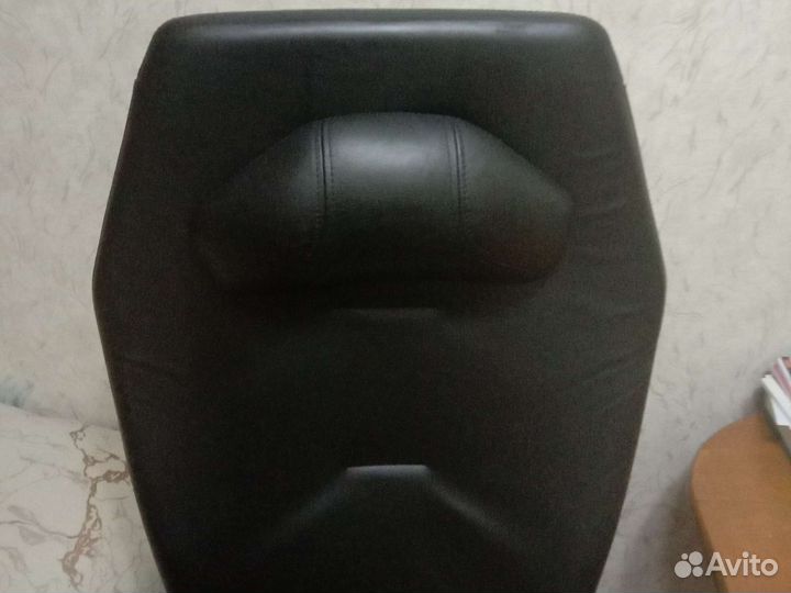 Офисное кожаное кресло