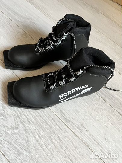 Лыжи и ботинки