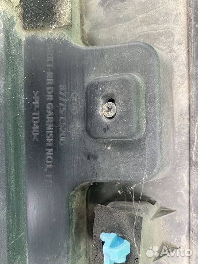 Накладка задней левой двери KIA Sorento Prime