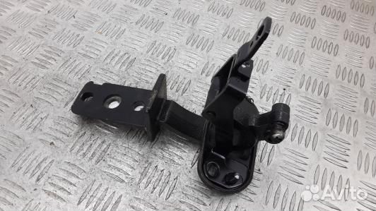 Петля крышки багажника volvo V70 3 (94T08GP01)