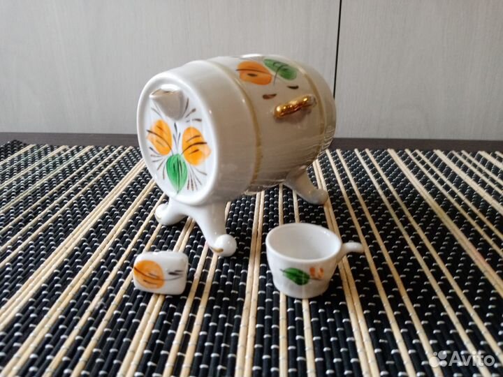 Фарфоровый штоф 