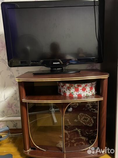 Телевизор ЖК Philips+тумбочка
