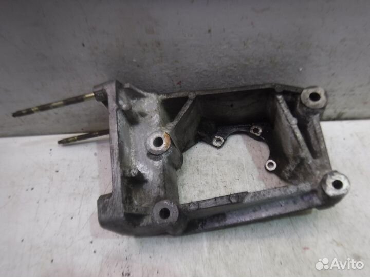 Кронштейн гидроусилителя Ford Explorer II