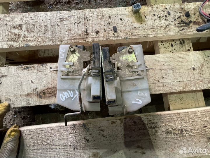 Замок задней двери симбол