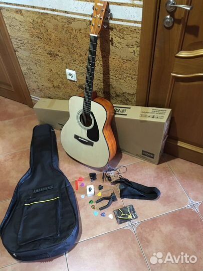 Акустическая гитара Yamaha F310 и полный набор