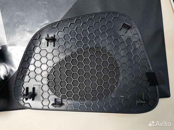 Закладная динамика с сеткой RHD Volvo XC60