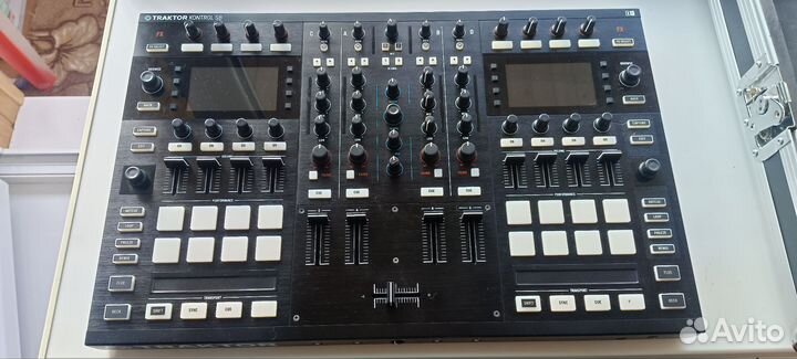 DJ контроллер Traktor Kontrol S8 + Flight Case