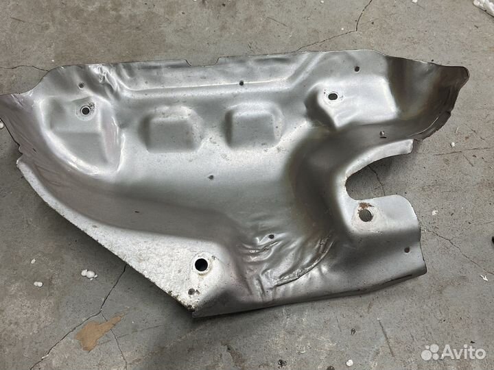 Теплоэкран коллектора Nissan Qashqai j10 mr20de