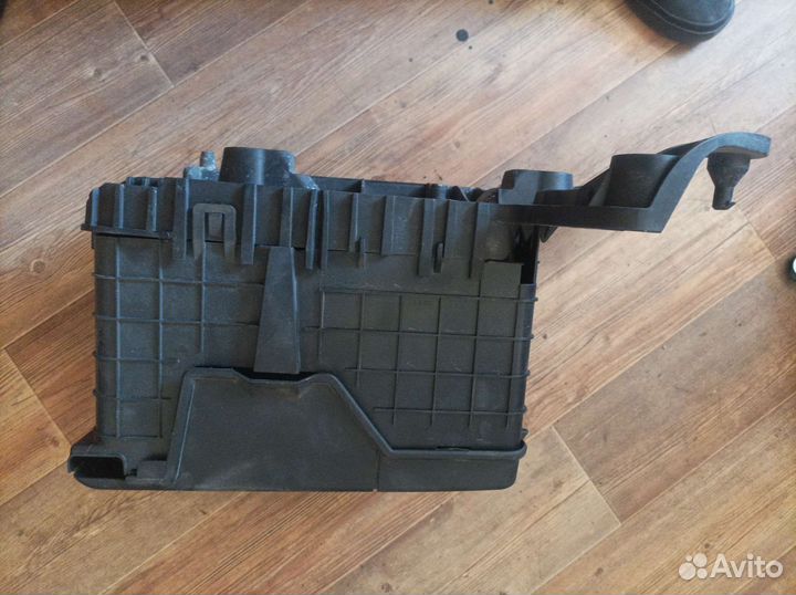 Корпус акб с креплением VAG