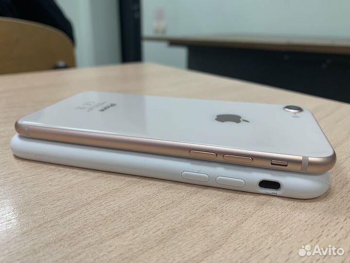 iPhone 8, 64 ГБ