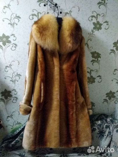 Шуба мутон с писцовым воротником и лисья шапка в п