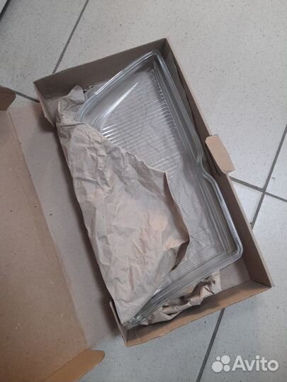 Стекло левое фары w202