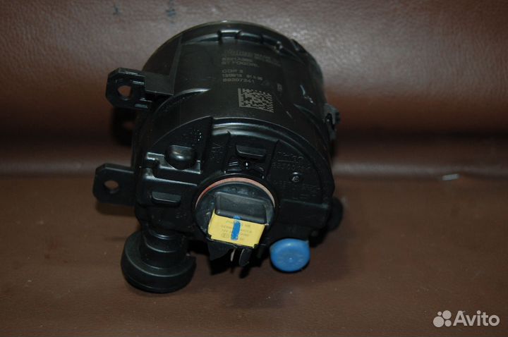 Фара противотуманная правая - Mitsubishi Pajero