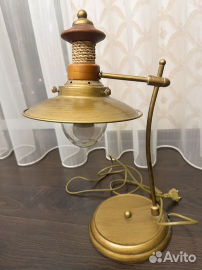 Лампа настольная