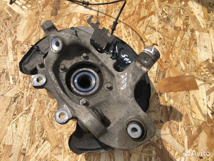 Кулак задний левый Mercedes-Benz C-Класс