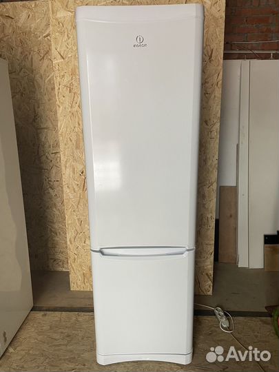 Холодильник indesit