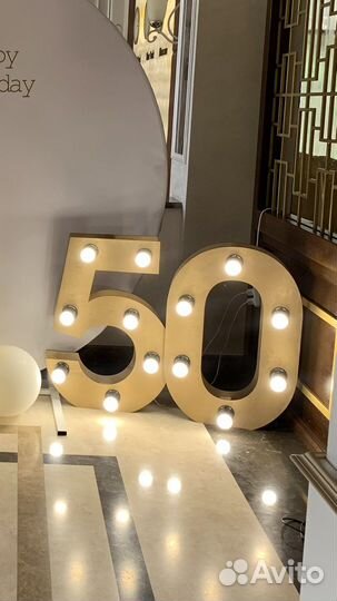 В аренду, цифры с лампочками и звёзды с лампочками