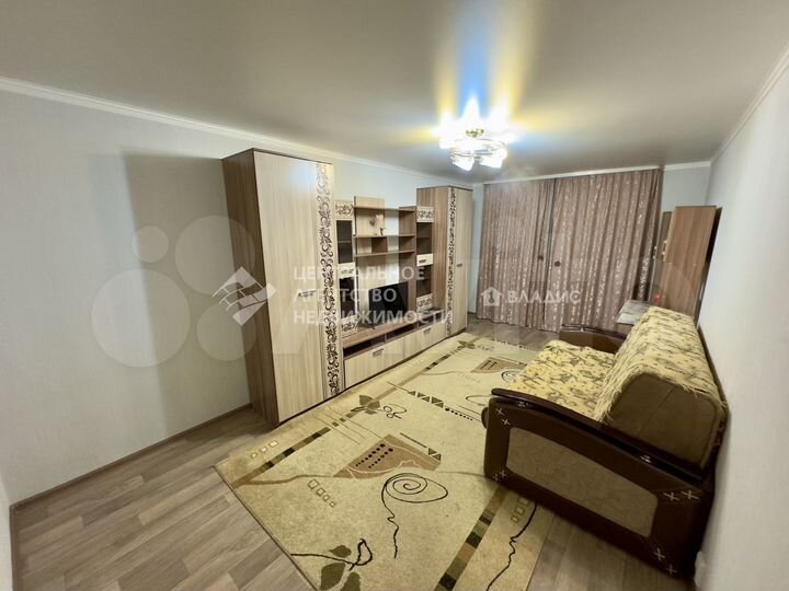 2-к. квартира, 60 м², 1/7 эт.