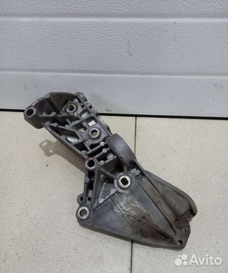 Кронштейн генератора Renault Duster