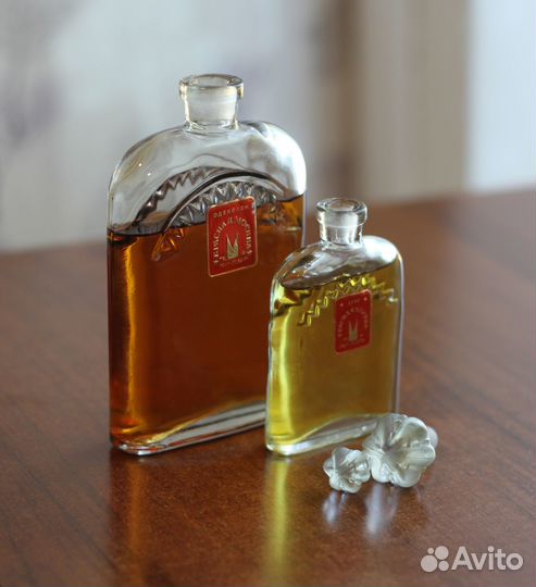 Новая Заря Красная Москва духи и одеколон винтаж